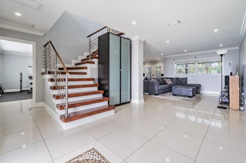 8201 Kirkwood Dr, Tampa FL  33634-2238 exterior