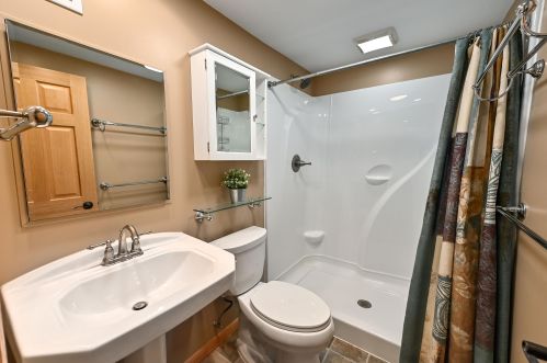 8324 Gridley Ave, Milwaukee WI 53213-3041 exterior