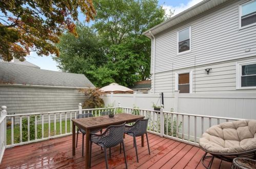 655 Pleasant Vly Pkwy, Providence RI 02908-4214 exterior