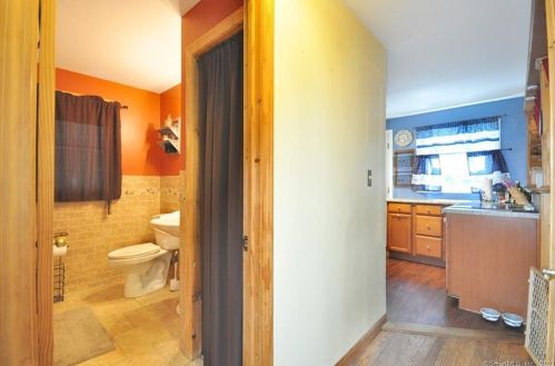 81 White St, Manchester CT 06042-3127 exterior