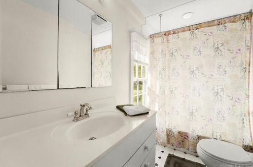 206 Norwalk Rd, Norwalk CT 06850-4316 exterior