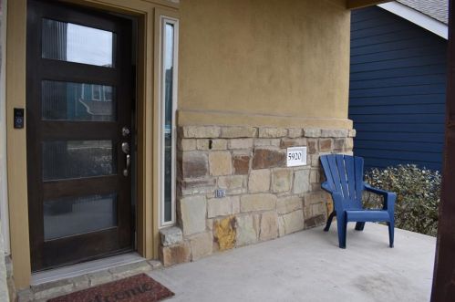 5920 Baythorne Dr, Austin TX  78747 exterior