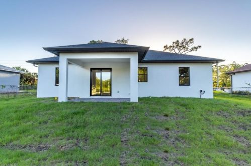 4171 45 Ave, Naples FL 34120-6410 exterior