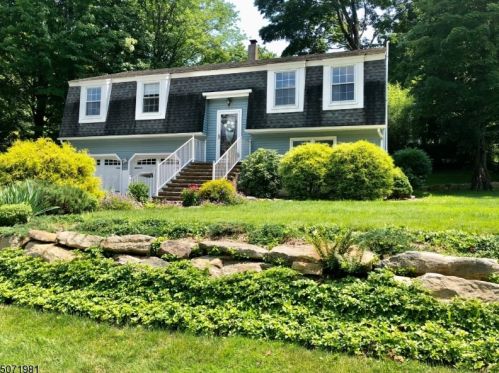 5 Byron Pl, Sparta, NJ 07871-2524