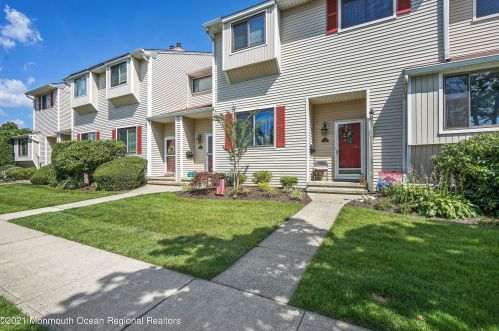 324 Middlewood Rd, Middletown, NJ 07748-1317