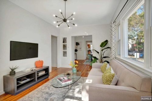 60 Highwood Ter, Union City, NJ 07086-6835