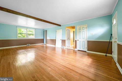 253 Luff Ln, Warminster PA 18974-5272 exterior