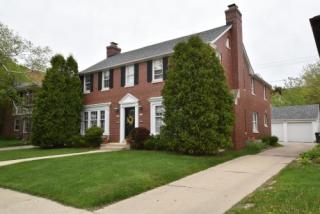 4042 Newhall St, Milwaukee, WI 53211-1938