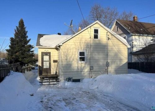 2004 5th Ave, Hibbing, MN 55746-1554