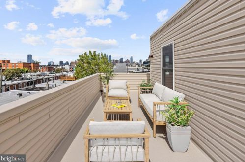 1505 Dickinson St, Philadelphia PA 19146-4830 exterior