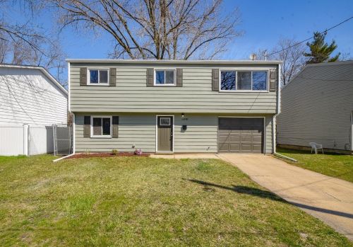 6848 3rd Ave, Gary, IN 46403-2417