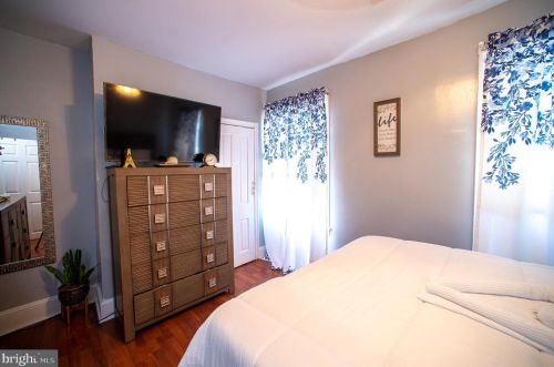 4521 Hicks St, Philadelphia PA 19146-4820 exterior