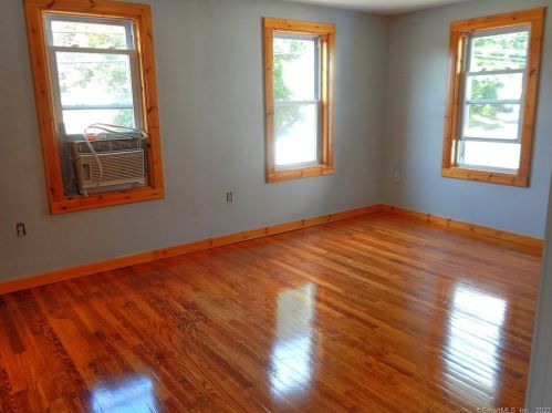 62 Pearl St, Seymour CT 06483-3709 exterior