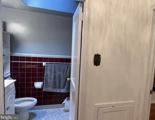 823 Longshore Ave, Philadelphia PA  19111-4422 exterior