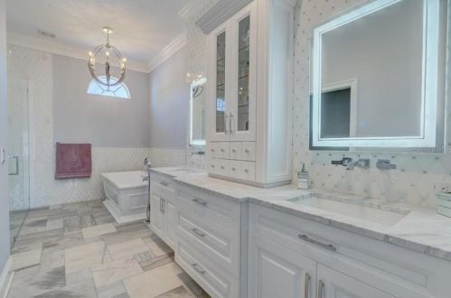 2819 Safe Hbr Dr, Tampa FL 33618-4538 exterior