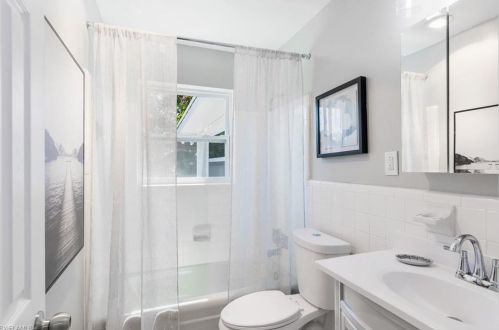 1096 Rordon Ave, Naples FL 34103-4577 exterior