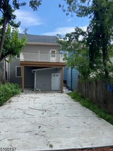 101 Holsman St, Paterson NJ  07522-1820 exterior