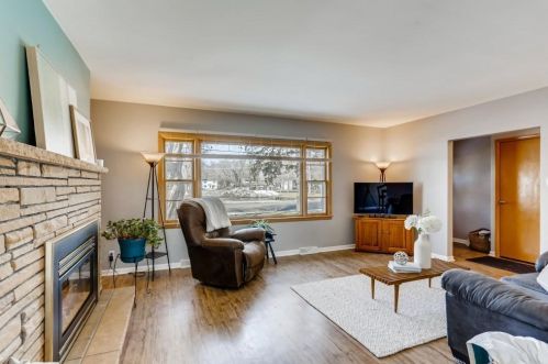 5239 Main St, Maple Plain MN 55359-9695 exterior