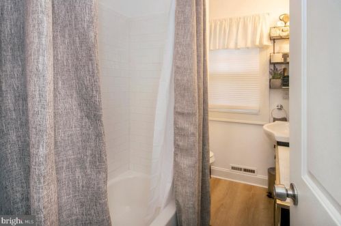 221 Kings Hwy, Camden NJ 08106-1616 exterior