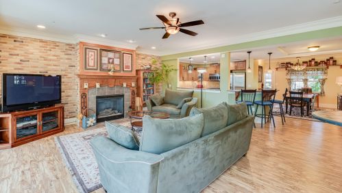 822 Hamilton St, Milwaukee WI 53202-1607 exterior