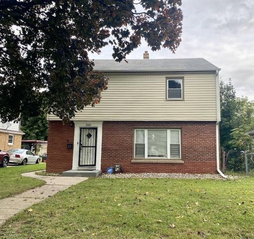 5764 40th St, Milwaukee WI  53221-3910 exterior