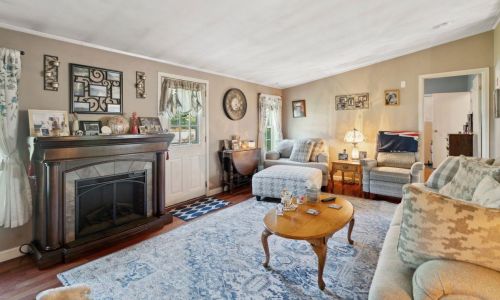 24 Bennett Way, Newmarket NH 03857-2341 exterior