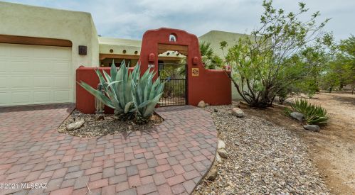4040 Potvin Ln, Tucson, AZ 85742-7800