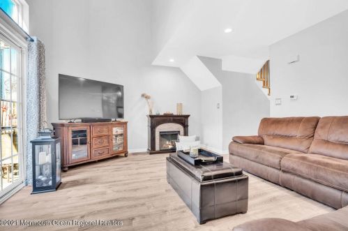 20 Kentucky Way, East Freehold NJ 07728-4612 exterior