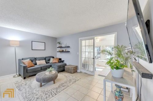 77 De Arc Pl, Atlanta, GA 30327-1013