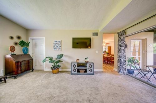 825 Riv Dr, Tampa FL 33617-7864 exterior