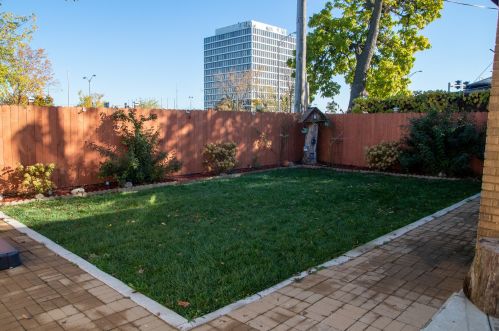 1821 2 Ave, Broadview IL 60153-3306 exterior