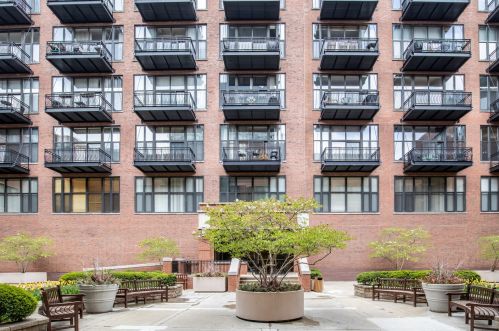 333 Hubbard St, Chicago IL 60654-4923 exterior