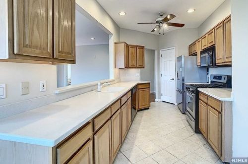 303 Cleveland Ln, Rockaway NJ 07866-5803 exterior