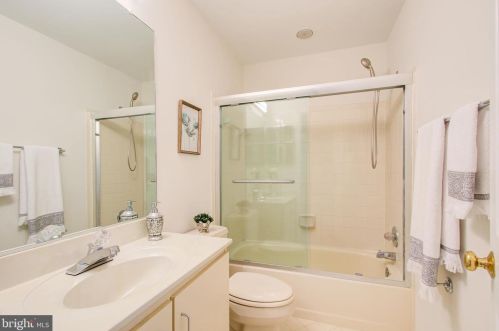 10924 Bloomingdale Dr, Rockville MD 20852-5535 exterior