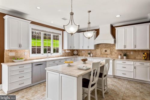 101 Indian Springs Dr, Media PA 19063-5622 exterior