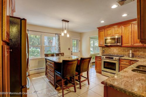 34 Iler Dr, Middletown NJ 07748-3323 exterior