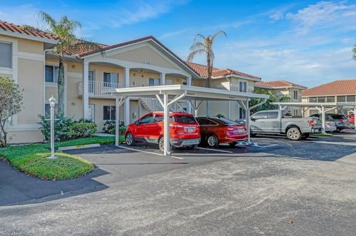 208 Furse Lakes Cir, Naples FL 34104-6434 exterior