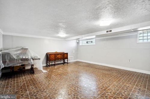 8655 Agusta St, Philadelphia PA 19152-1104 exterior