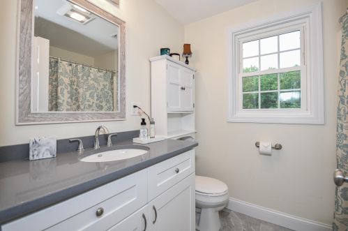 57 Fieldstone Dr, Dover NH 03820-6101 exterior