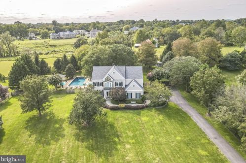 13606 Mt Prospect Dr, Rockville MD 20850-3510 exterior