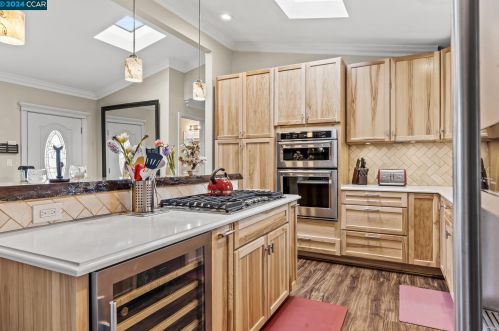 1861 Gelbke Ln, Concord, CA 94520-4029