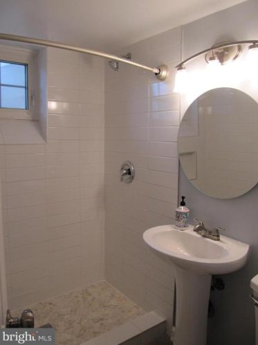 1807 Youngblood St, Mc Lean VA  22101-5244 exterior