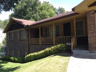 1664 Lamancha Dr, Lawrenceville, GA 30044-3842
