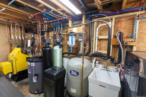 69 Newburgh Rd, Patterson NY 12563-1804 exterior