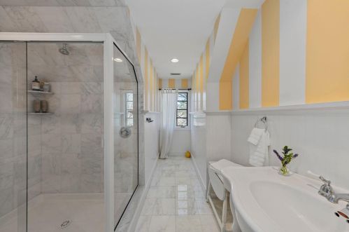 2332 Divot Dr, Saint Louis MO 63131-3240 exterior