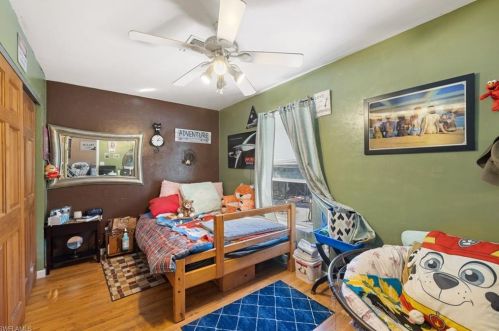 561 2 St, Naples FL 34117-9366 exterior