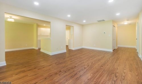 14 Jennifer Dr, East Hanover NJ  07936-3432 exterior