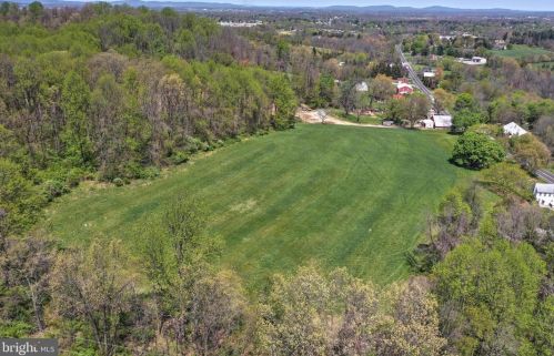 795 Abbottstown Pike, Hanover PA 17331-8235 exterior