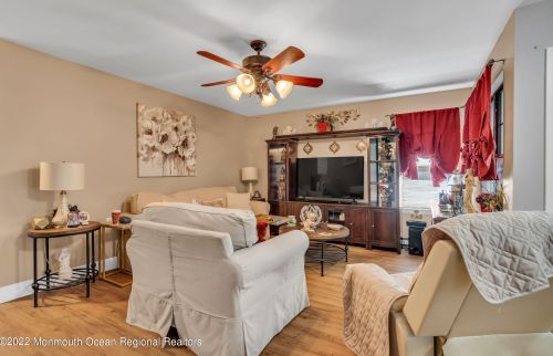 43 Gladstone Ave, Lakehurst NJ 08759-6625 exterior