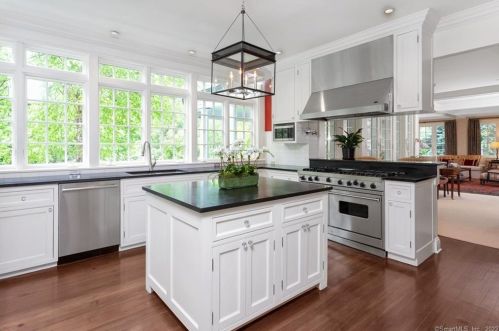 56 Calhoun Dr, Greenwich CT 06831-4405 exterior